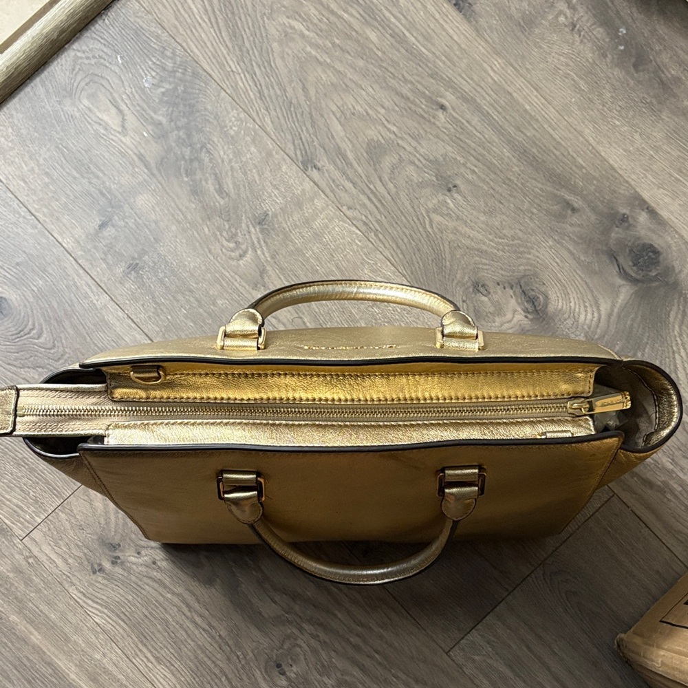 Michael Kors SELMA large Gold Tote - Picture 8 of 13
